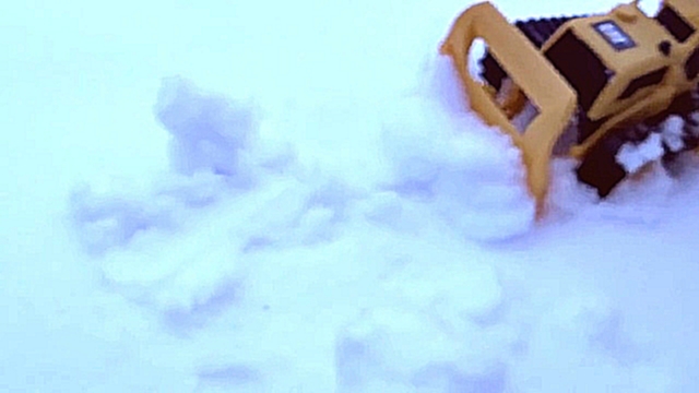 Подборка Машинки CAT(Caterpillar) убирают снег и находят фигуры - Развивающие мультики