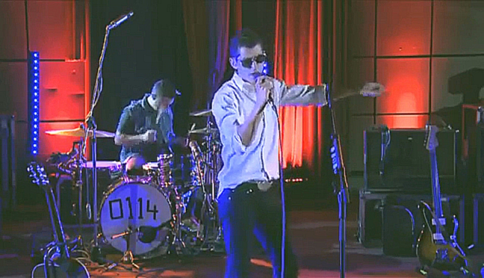 Подборка Arctic Monkeys - Hold On, We're Going Home (Drake cover) @ BBC Radio 1 Live Lounge